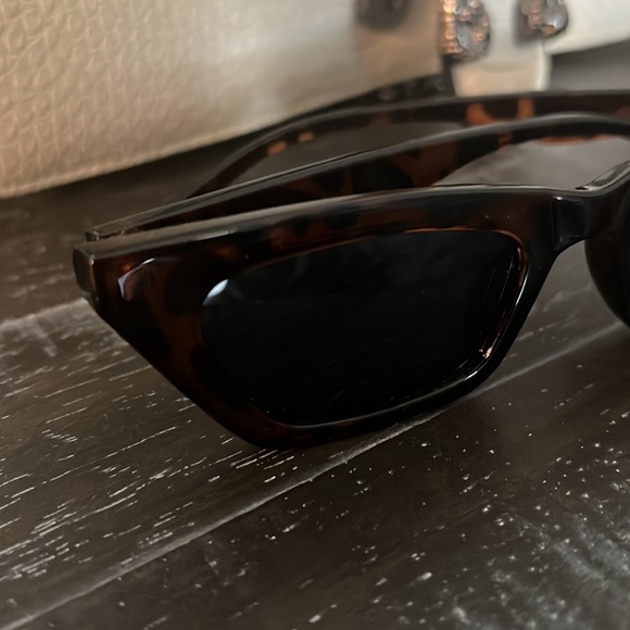 Thin Sunglasses - Picture 2 of 6